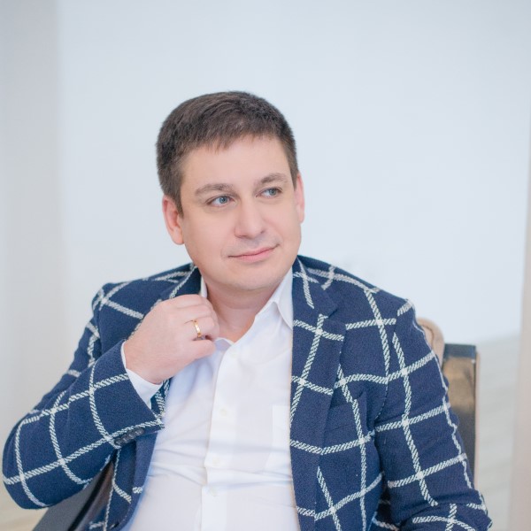 ОБО МНЕ
